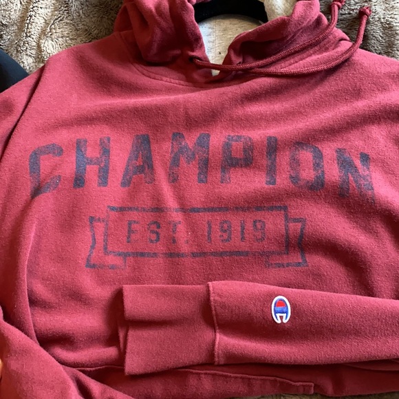 Bundle of 3 sweatshirts 2 under armor and 1 champion - Picture 9 of 9